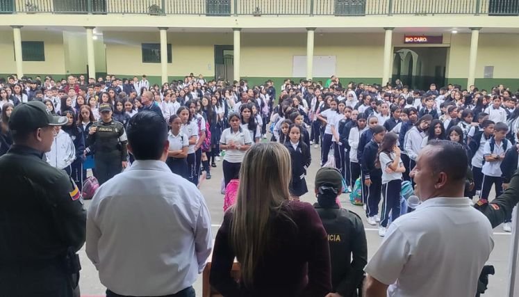 Las autoridades locales implementan campañas de prevención de delitos en los entornos escolares.