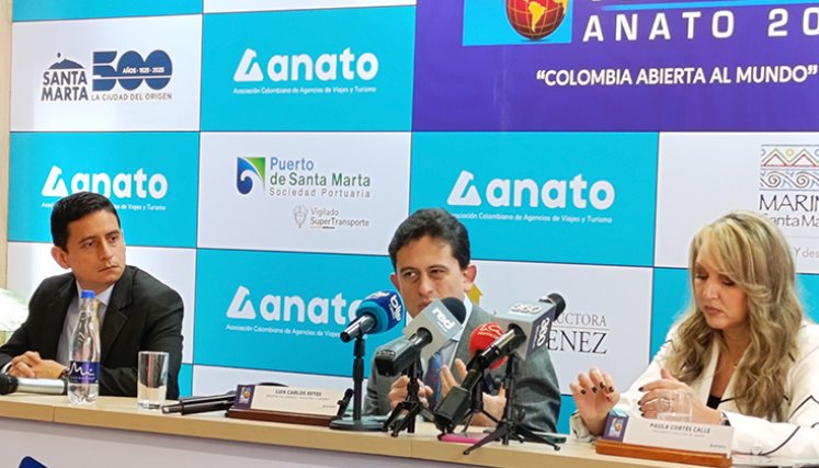 Juan Manrique, viceministro de Turismo; Luis Carlos Reyes, ministro de Comercio y Paula Cortés, presidenta ejecutiva de Anato. / Foto Leonardo Favio Oliveros-La Opinión