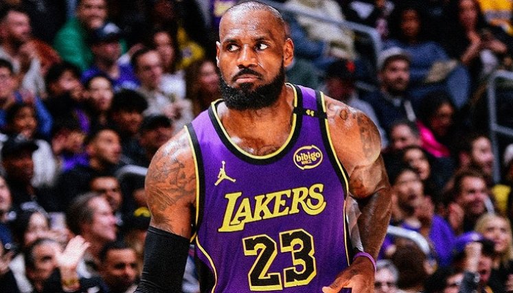 LeBron James a sus casi 40 años sigue haciendo historia en la NBA.