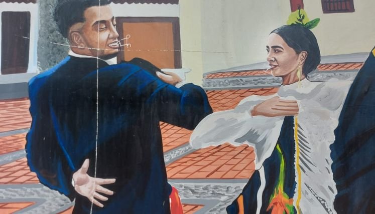 Jóvenes vandalizan murales del viacrucis en el mirador turístico de Cristo Rey.