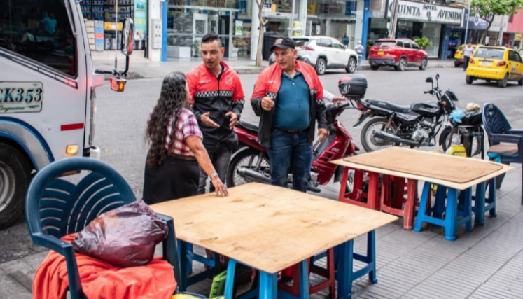 Generan política pública para vendedores informales. 