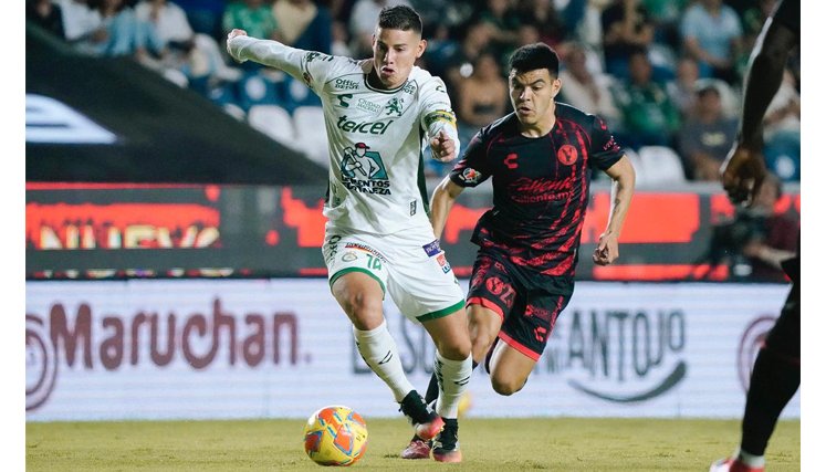 James Rodríguez vs. Tijuana. 