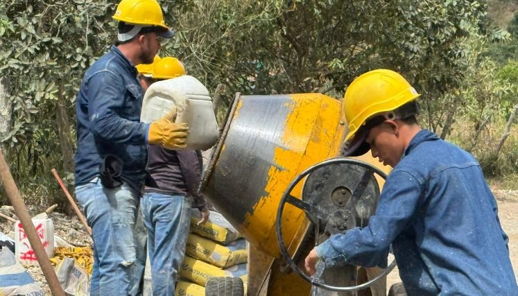 El Instituto Nacional de Vías adelanta trabajos de refacción de la carretera hacia el santuario Agua de la Virgen.