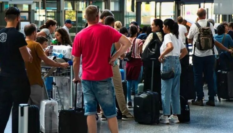 Pasajeros en Aeropuerto