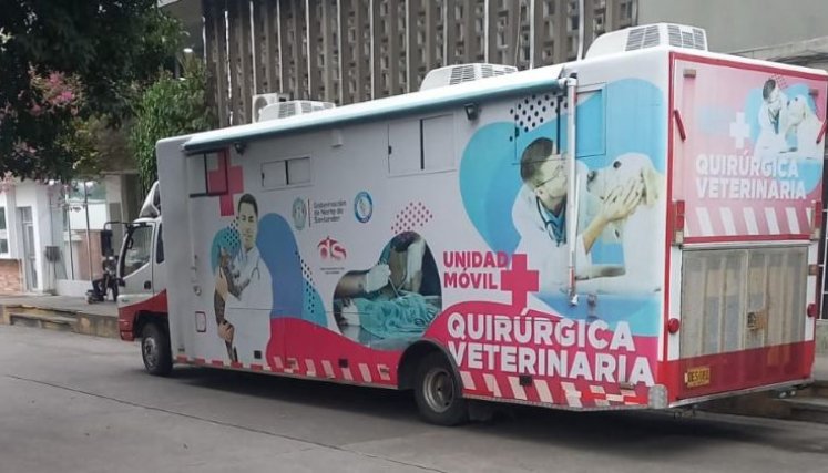 Unidad móvil quirúrgica veterinaria