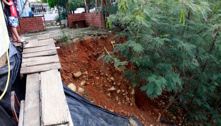 Derrumbes por las lluvias Doña Nidia