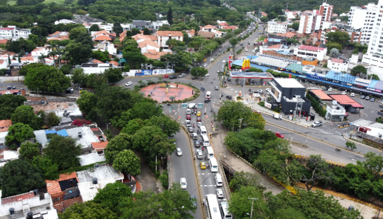 Congestión vehicular, glorieta de Pinar del Río.