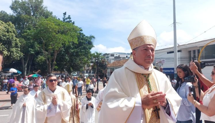 El obispo de la diócesis de Ocaña insta a los grupos alzados en armas a buscar el camino de la reconciliación.