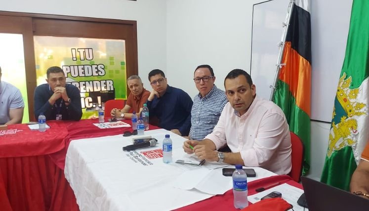 Se acordó reiniciar el calendario escolar este martes, mientras avanzan las mesas de trabajo para analizar el pliego de peticiones.