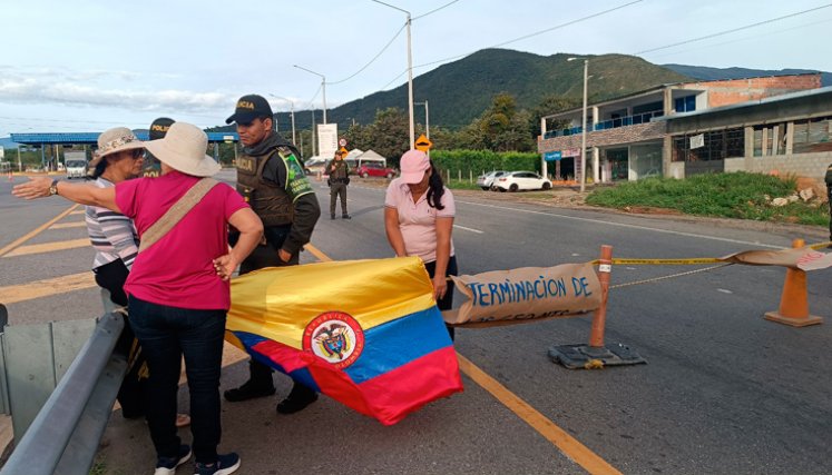 Bloqueo en el peaje Los Acacios