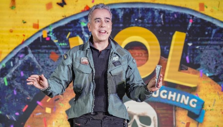 Con ‘LOL Colombia’ y la nueva ‘Betty’, el actor expande su legado en Prime Video.