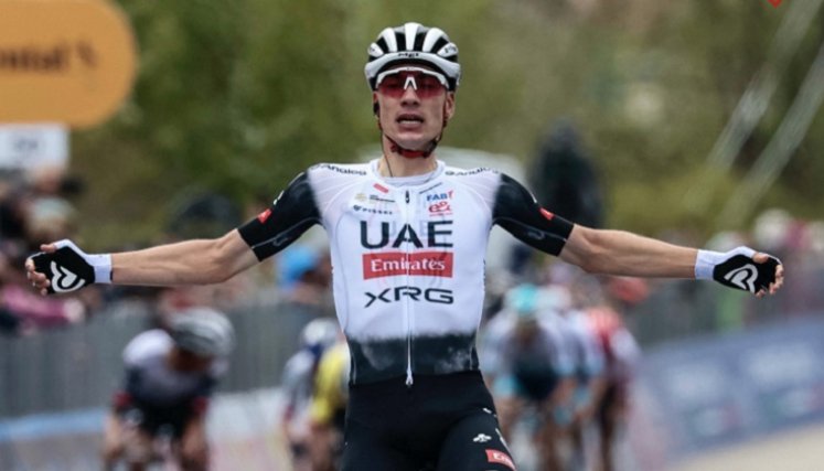 Juan Ayuso ganador la etapa