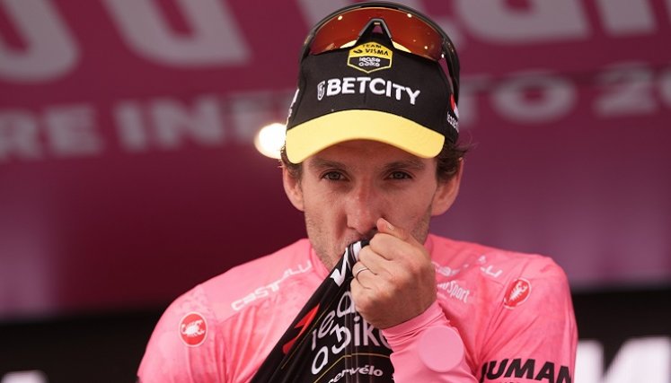El británico Simon Yates se apoderó de la maglia rosa en la penúltima etapa. 