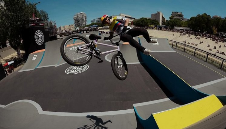 La bicicrosista Queen Saray Villegas brilla en Europa.