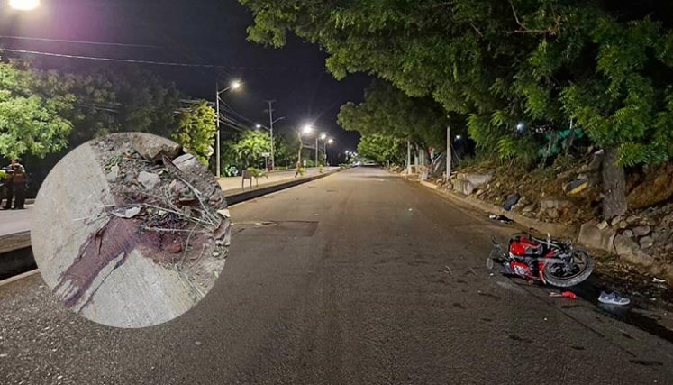 Horas después del accidente aún quedaban restos de la motocicleta y sangre en la vía. / Foto: Cortesía - La Opinión.