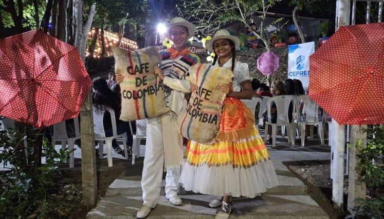 Las escuelas de formación artísticas llegan a los barrios de la ciudad para descubrir talentos.