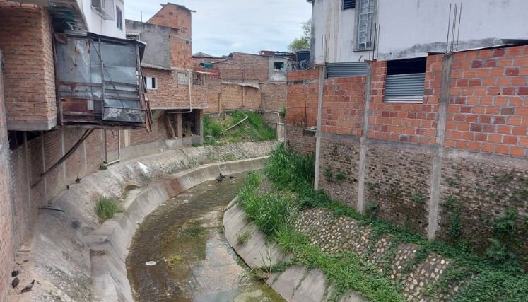 Ribereños solicitan a la Unidad Nacional de Gestión del Riesgo arreglar la canalización y remediar el problema en el emisario de aguas negras.