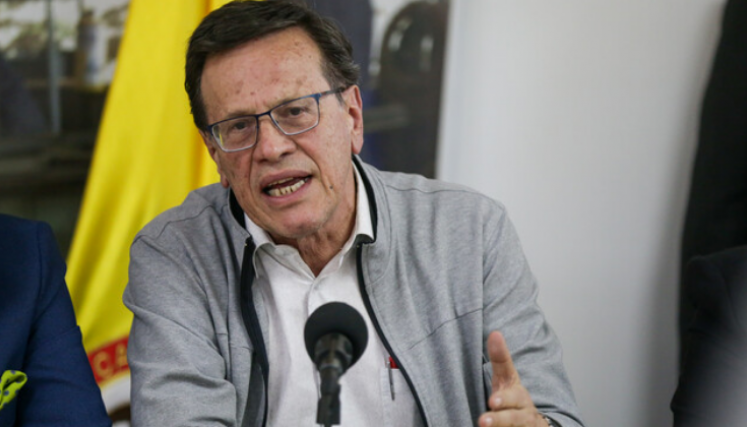 El Ministro de Trabajo Antonio Sanguino Páez