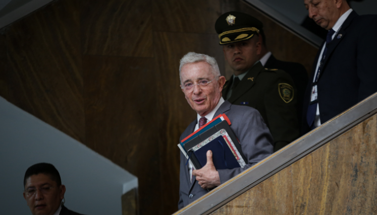 Ex presidente Alvaro Uribe asiste a juicio en los juzgados de paloquemao