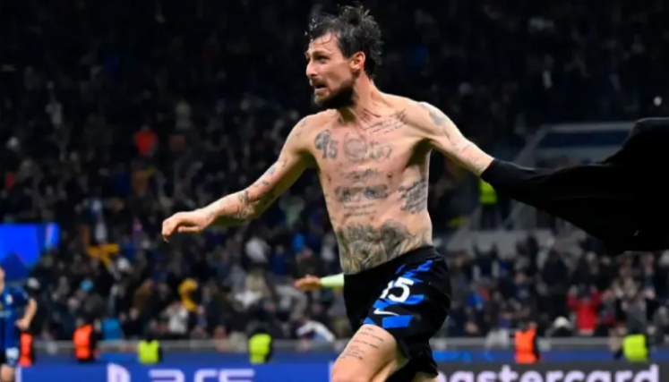 Francesco Acerbi tras su anotacion con el Inter en el minuto 93