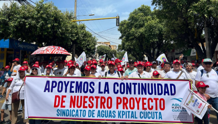 Marcha de trabajadores de Aguas Kpital.