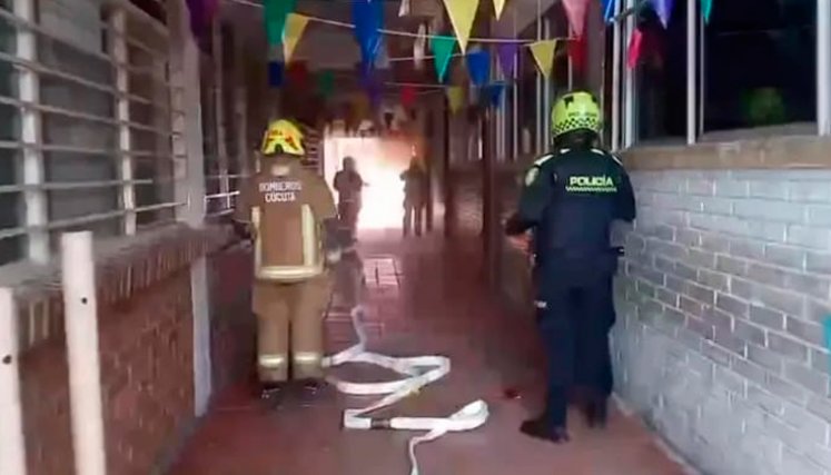 Incendio en la sede de primaria del colegio Mercedes Ábrego