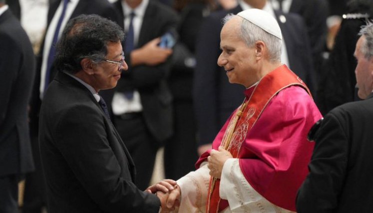 Petro y Papa Leon. 