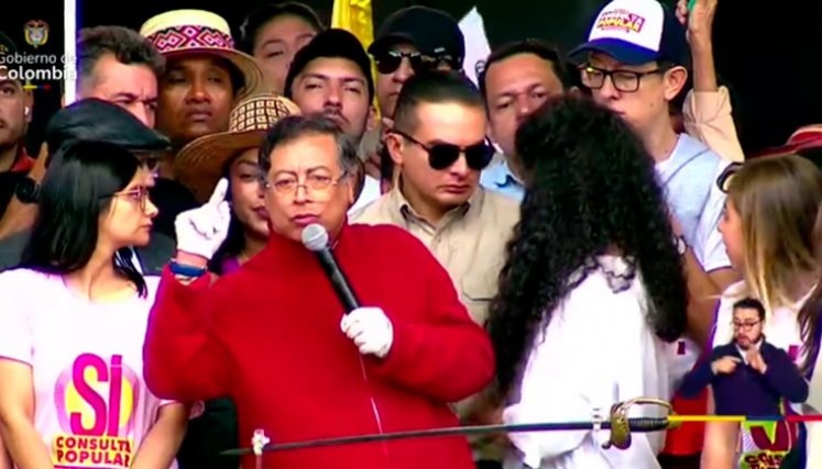 Petro llega a la plaza de Bolívar