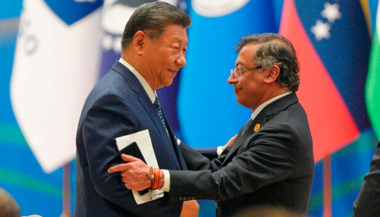 Gustavo Petro y Xi Jinping