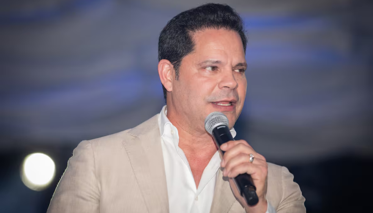 Rey Ruiz se divorció de su esposa tras años de matrimonio