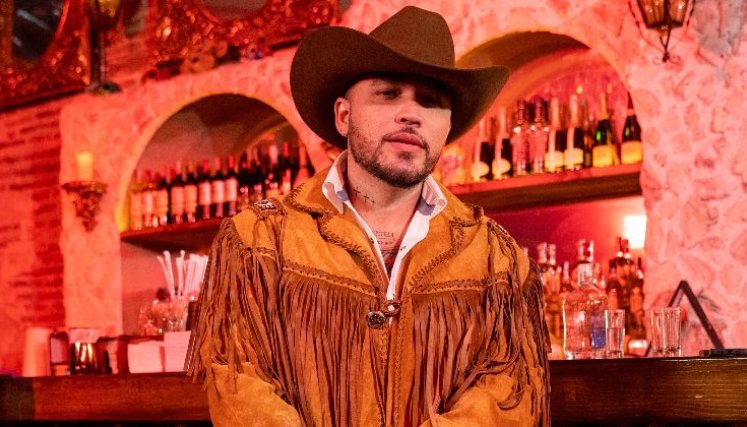 ‘El Bochinche’ de Jessi Uribe: cuando el despecho se vuelve fiesta sin remordimientos.