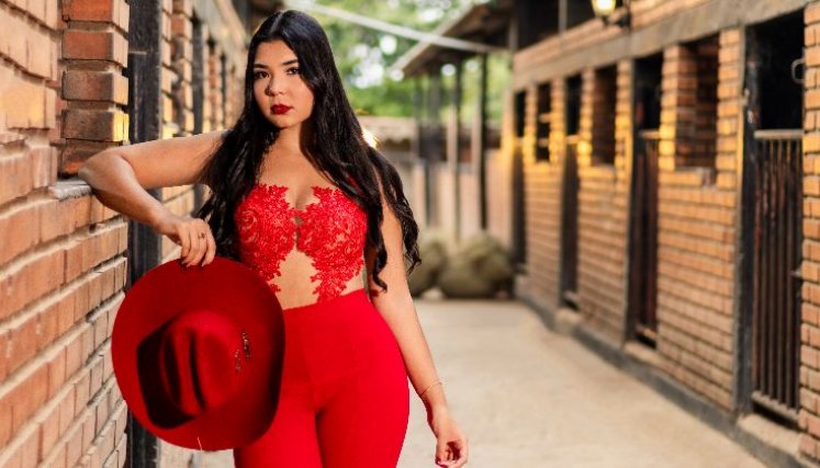 La cucuteña Natalia Arenas inicia su carrera artística con ‘No te creas tan importante’.