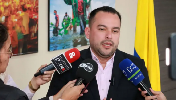 tormenta de escándalos y contratos bajo la lupa