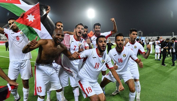 Los jugadores de Jordania celebran la clasificación a la próxima Copa del Mundo.