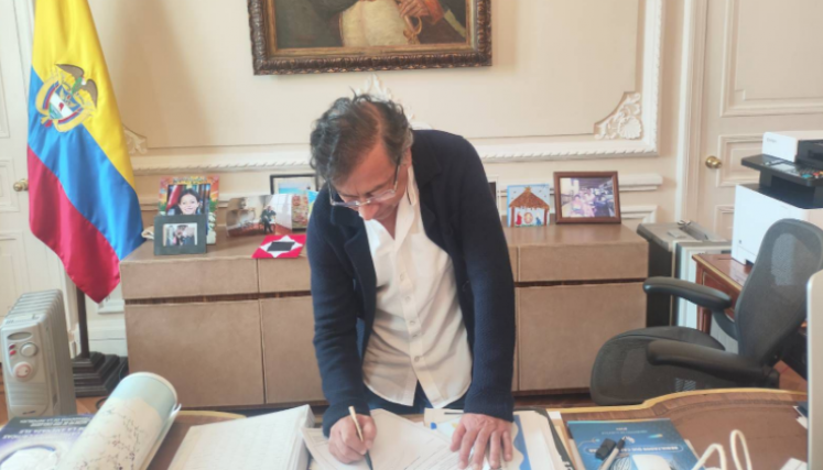 Petro firmó el decreto que convoca a la consulta popular