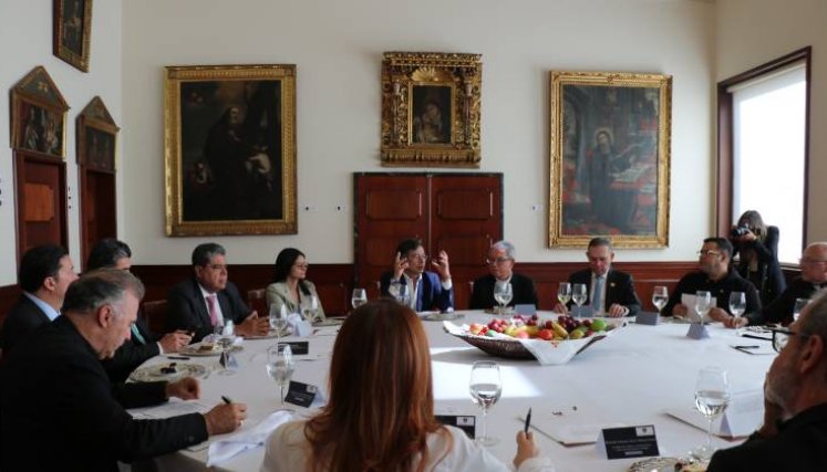 Por iniciativa de la Iglesia, los representantes de la institucionalidaad se sentaron a la mesa para conversar./Foto cortesía