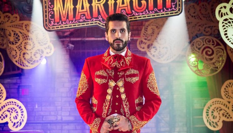 Brian Moreno se pone el sombrero de El Coloso, en ‘La hija del mariachi’.