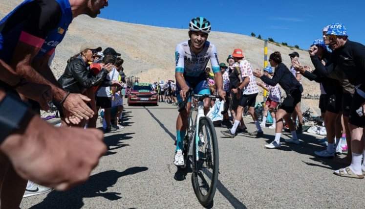 Gran etapa del colombiano Santiago Buitrago en el Mont Ventoux.