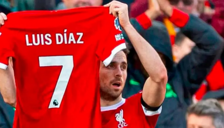 Diogo Jota con Luis Díaz