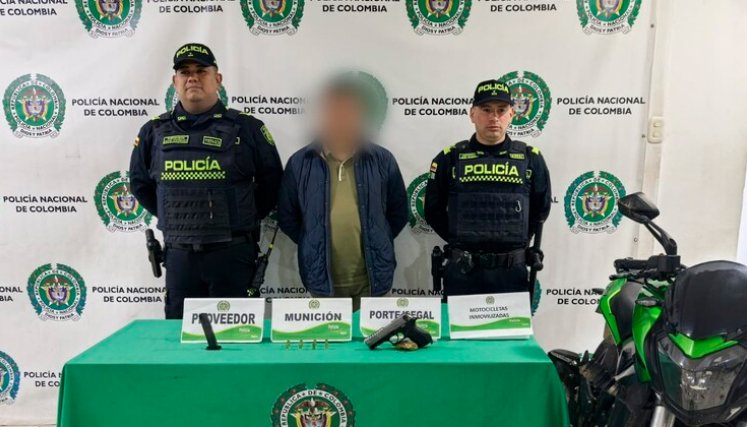 En Bogotá: hombre amenazó a un conductor por mal parqueo, disparó al bus y lo capturaron