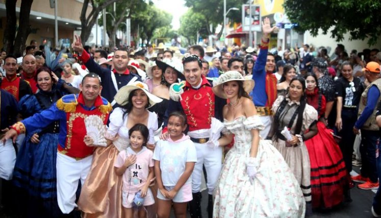 La carroza de la Loma de Bolívar fue escenificada por los despachos de Prensa, Gobierno y Seguridad/Foto Carlos Ramírez