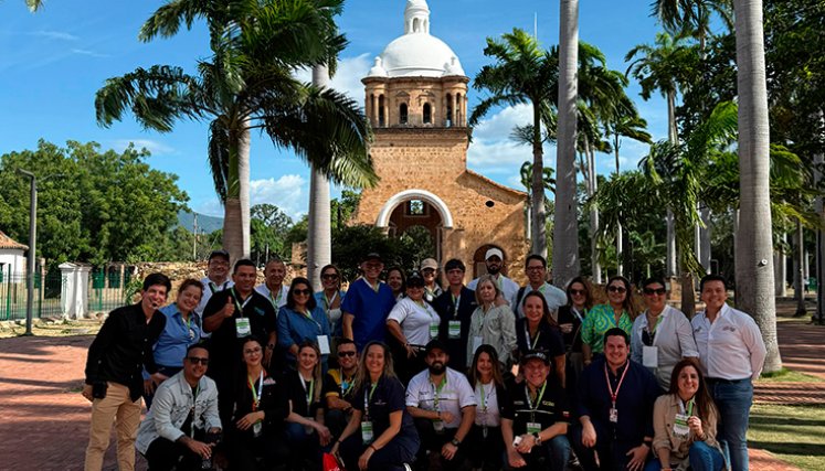 Operadores turísticos venezolanos en el Templo Histótico de Villa del Rosario. / Foto Cortesía