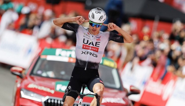 Juan Ayuso (UAE-Emirates), corredor español encontró su revancha en la etapa de este viernes.