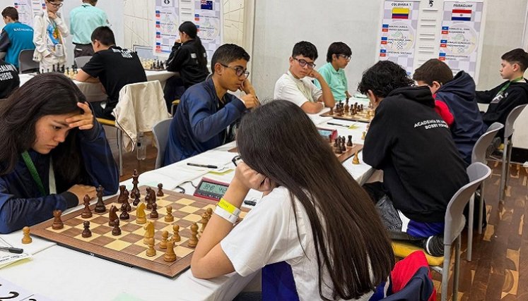 Ghisell Morales jugadora nortesantandereana, a la izuquierda.