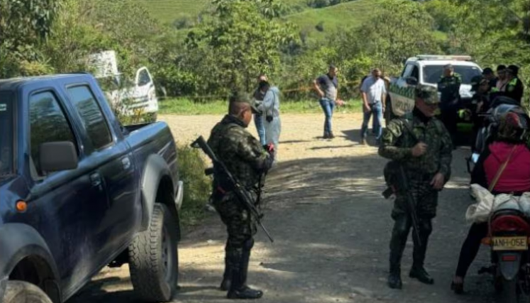 Hallan cadáver con los ojos vendados