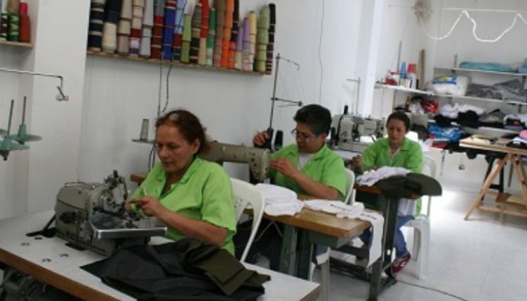 MUJERES