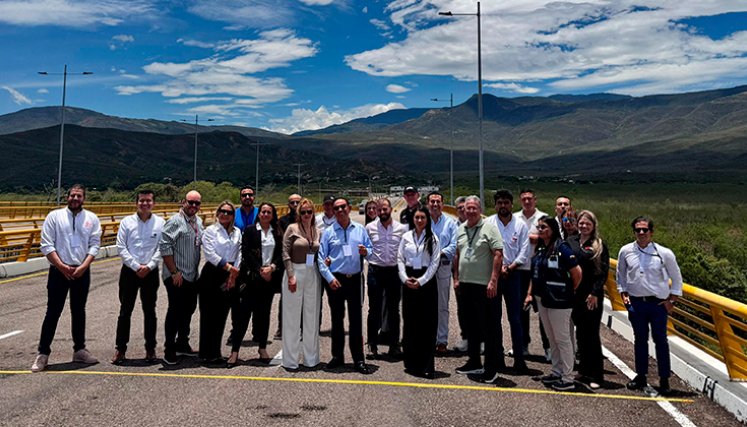 La delegación de empresarios recorrió el puente internacional Atanasio Girardot o de Tienditas. / Foto Cortesía
