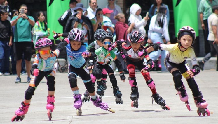 Las semillitas del patinaje rojinegro se dieron un champú en Lourdes.