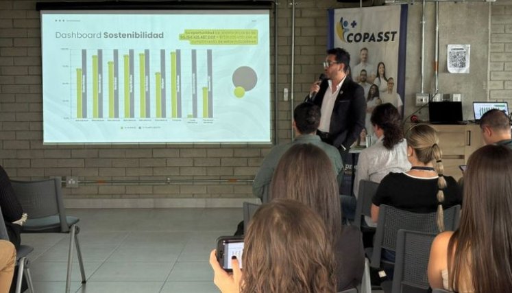 ●	Más de 25 empresas y entidades técnicas participaron en Medellín en la Mesa de Trabajo y Networking Empresarial en Sostenibilidad, convocada por AJE, Alico, Fractal y Circulab.
