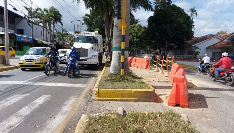 Un sistema de semaforización será instalado a la entrada del anillo vial El Lago-Landia-Juan XXIII.